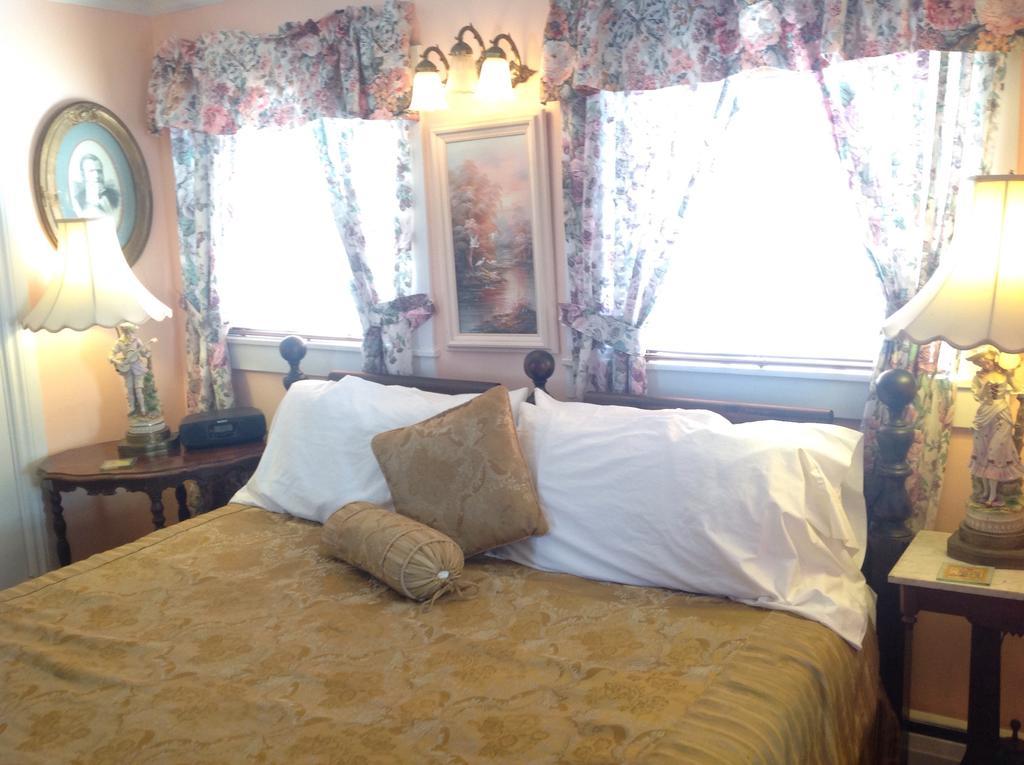 The Bradford Carver Guest House Provincetown Room photo