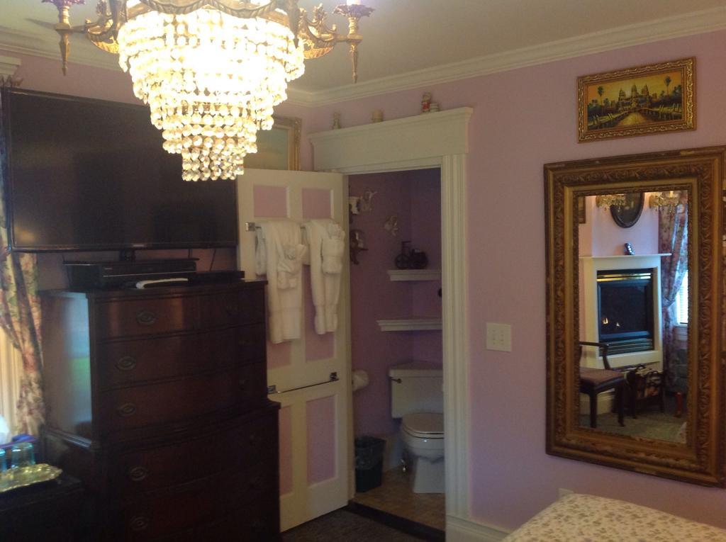 The Bradford Carver Guest House Provincetown Room photo