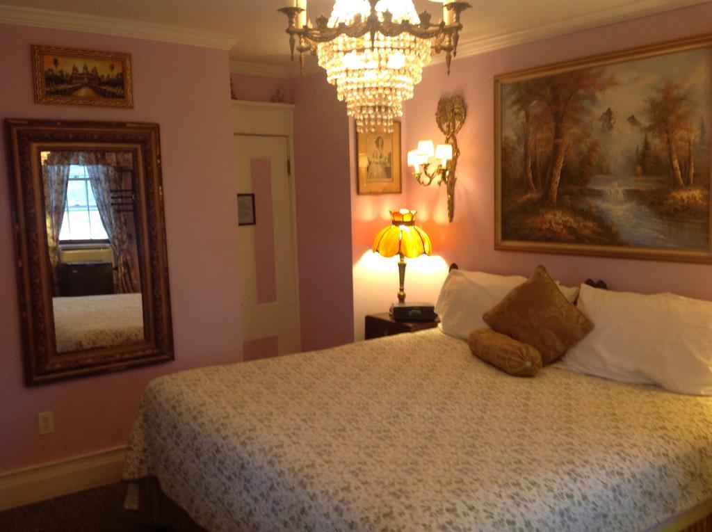 The Bradford Carver Guest House Provincetown Room photo