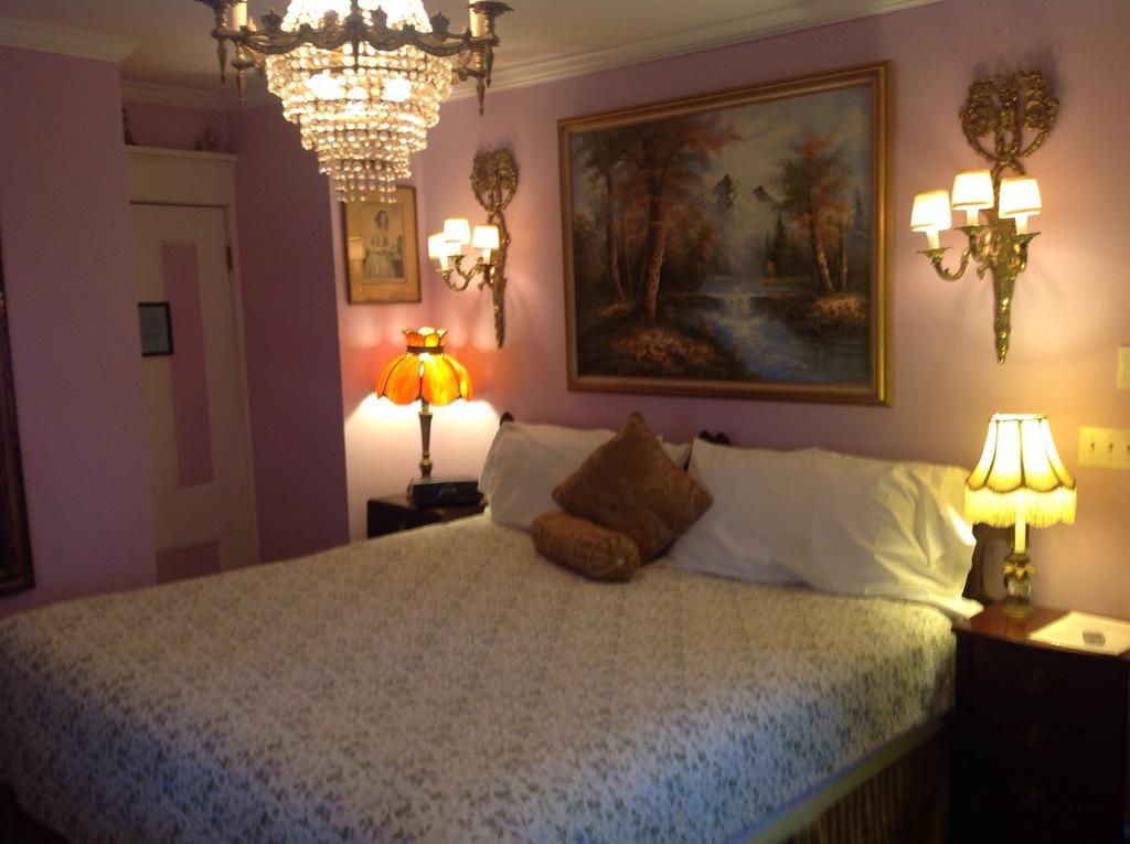 The Bradford Carver Guest House Provincetown Room photo