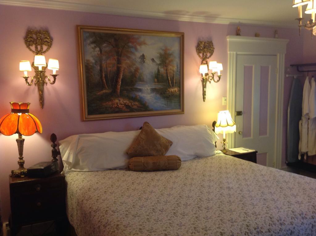 The Bradford Carver Guest House Provincetown Room photo