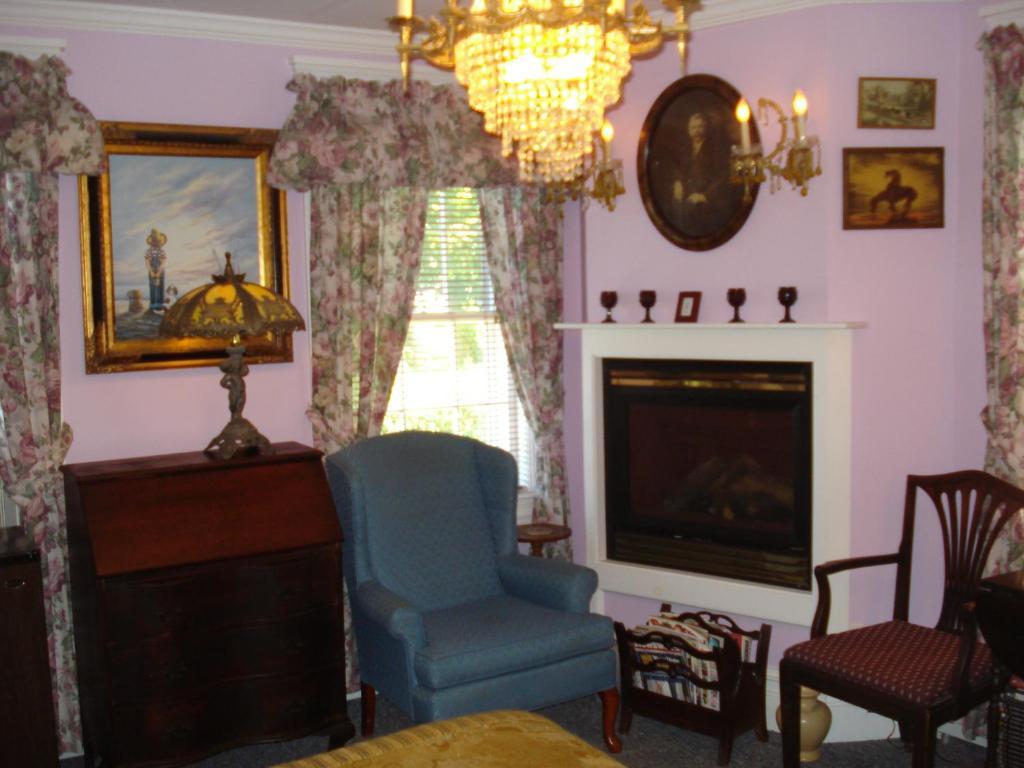 The Bradford Carver Guest House Provincetown Room photo
