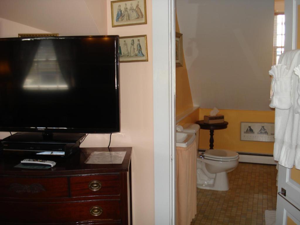 The Bradford Carver Guest House Provincetown Room photo