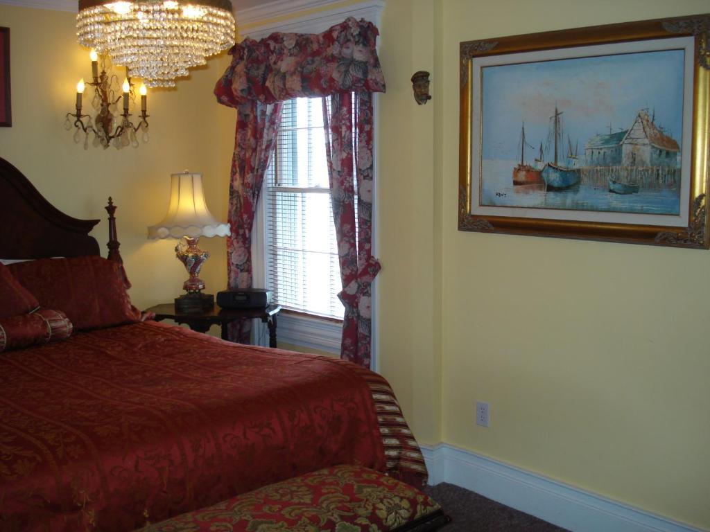 The Bradford Carver Guest House Provincetown Room photo
